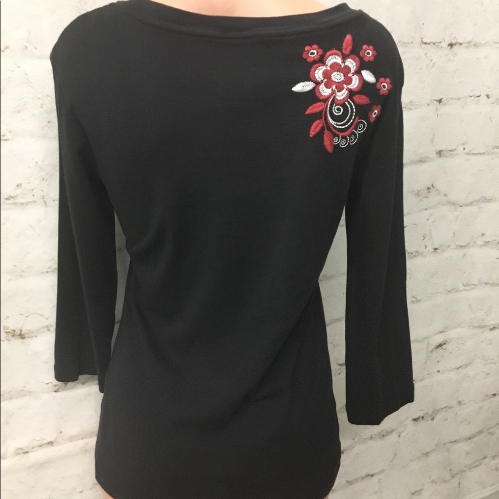 Embroidered blouse. - Picture 6 of 9